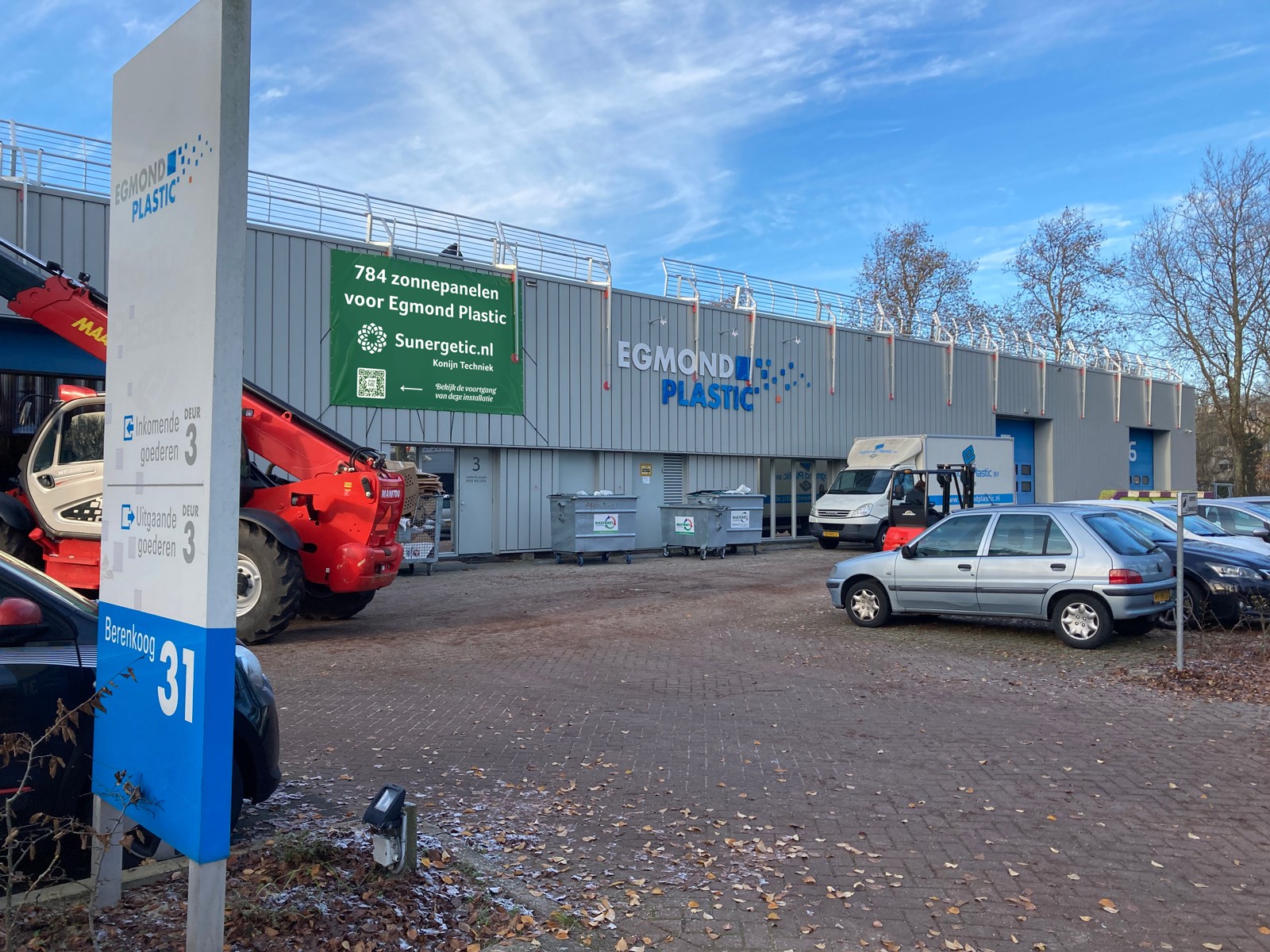 Egmond plastic gebouw.