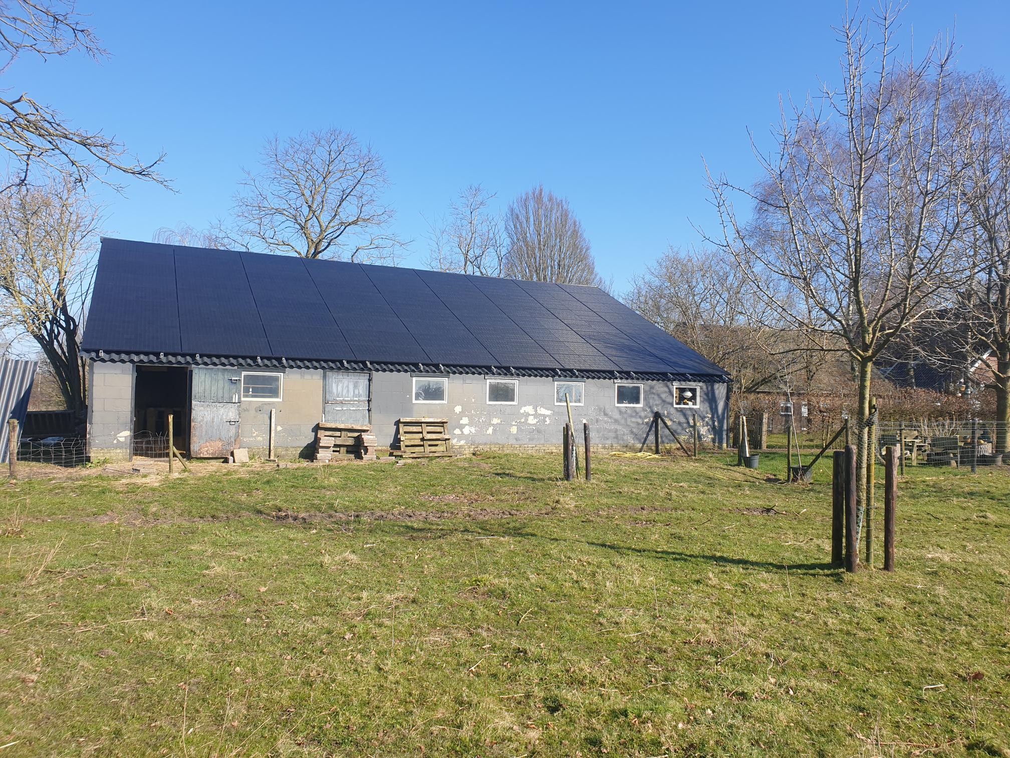 Zonnepanelen op het dak van Love Bubbles.