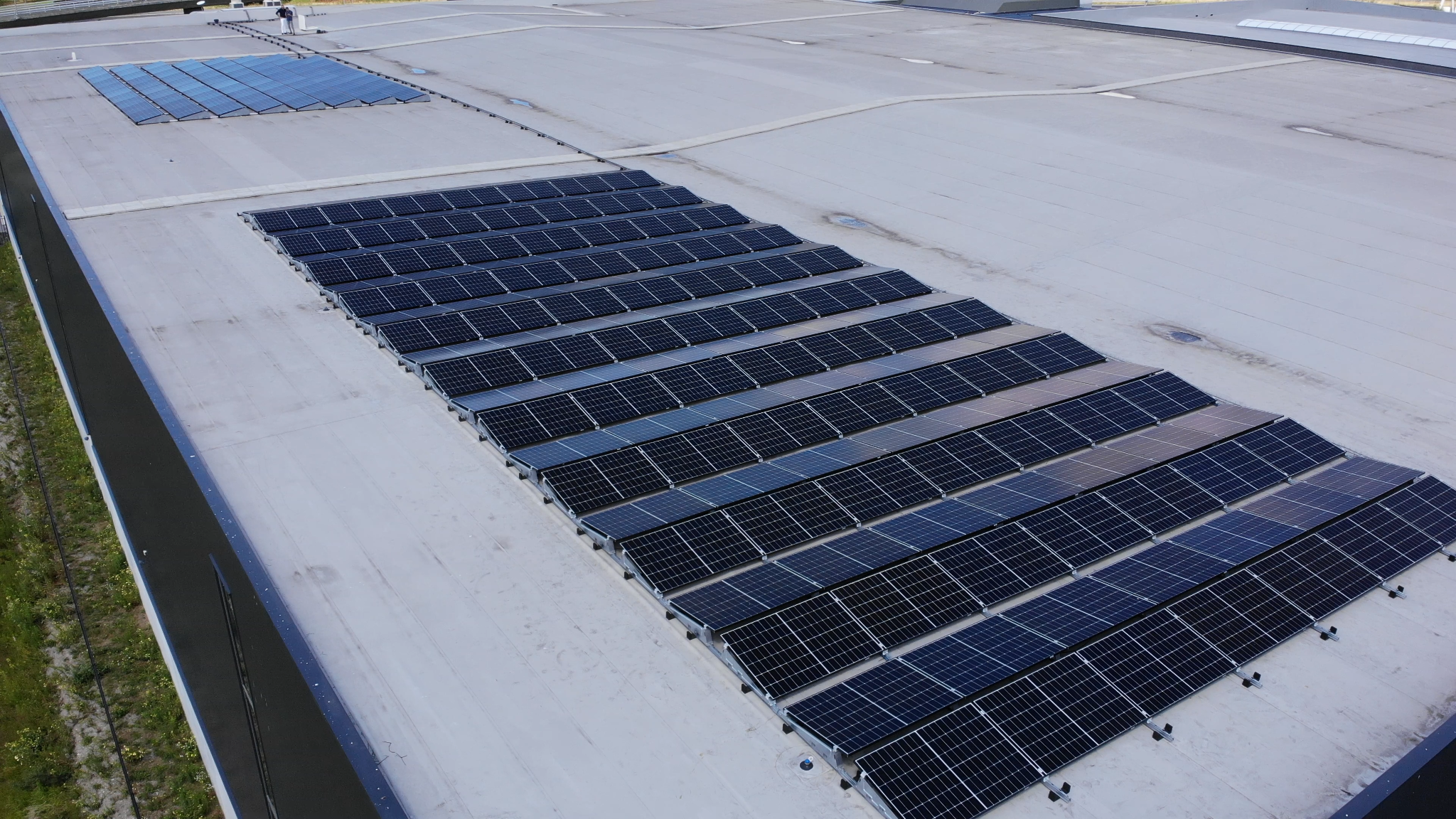 De zonnepanelen installatie van Norah op hun dak