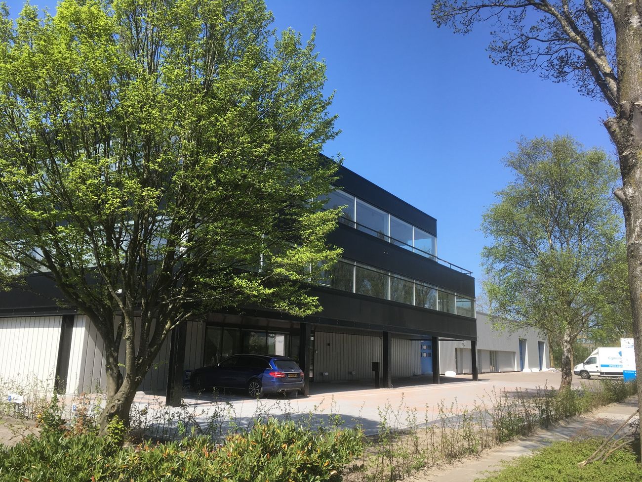 Egmond plastic gebouw.