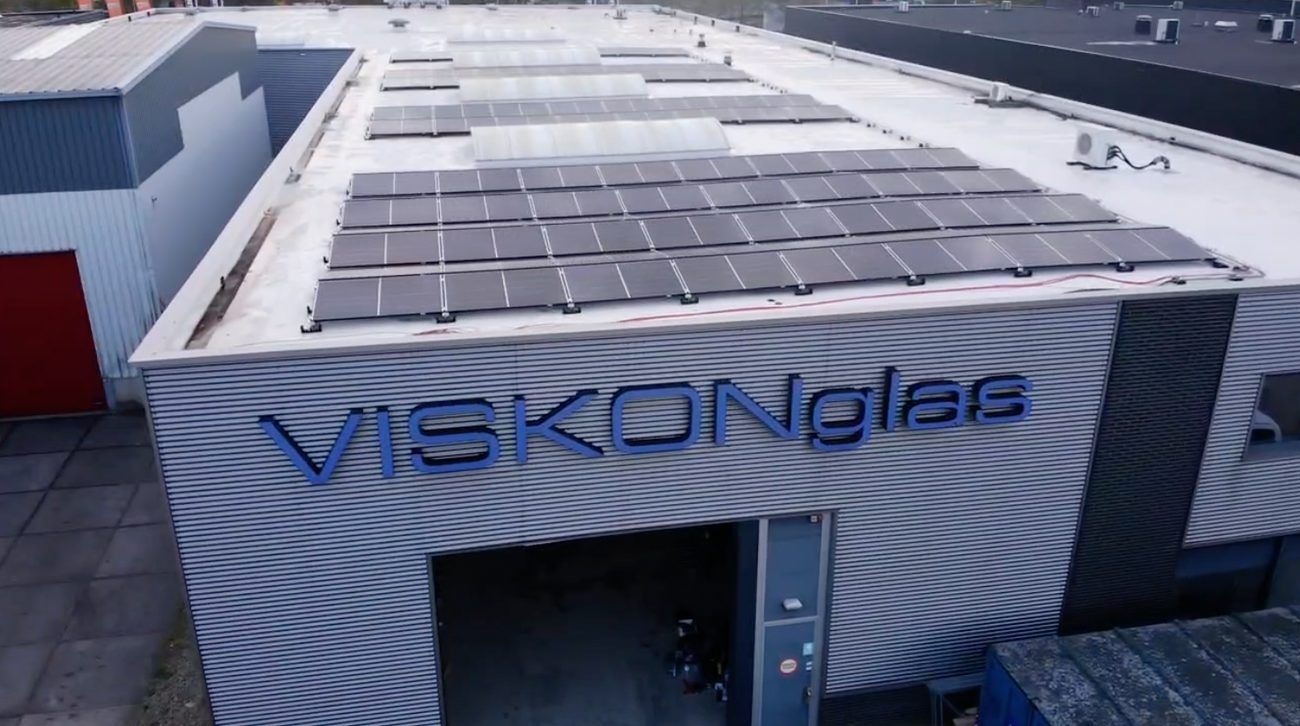 Zonnepanelen op het dak van Viskonglas — 144 panelen
