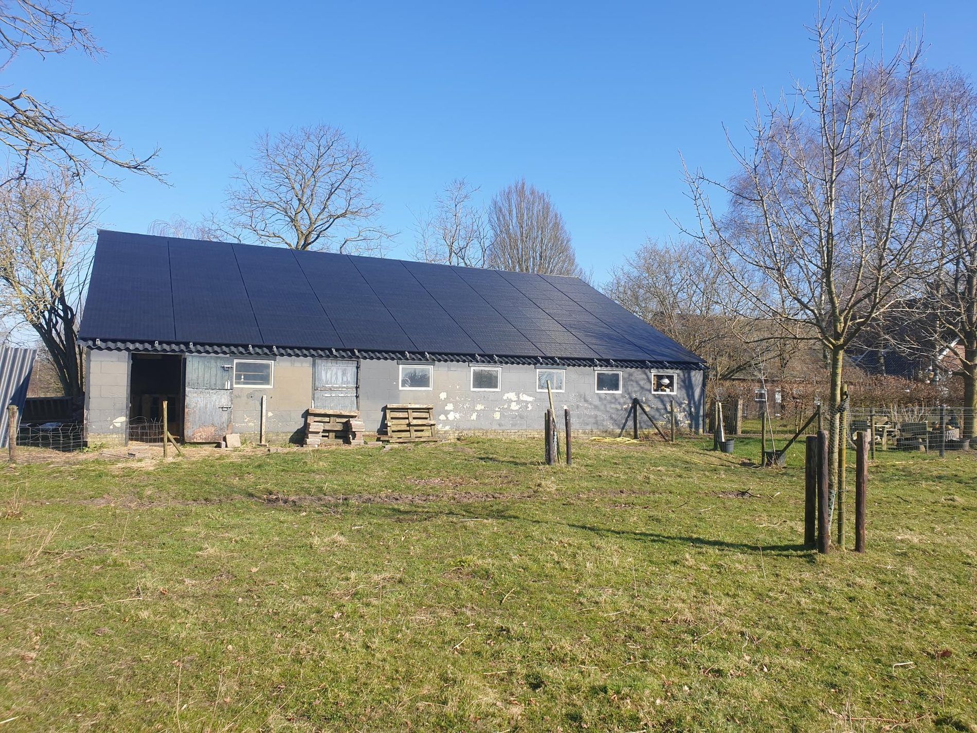 Zonnepanelen op het dak van Love Bubbles.