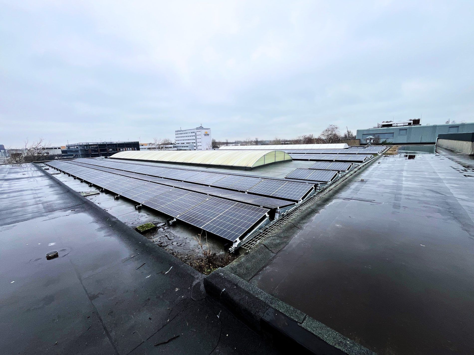 Zonnepanelen op het dak van Stoelman — 292 panelen